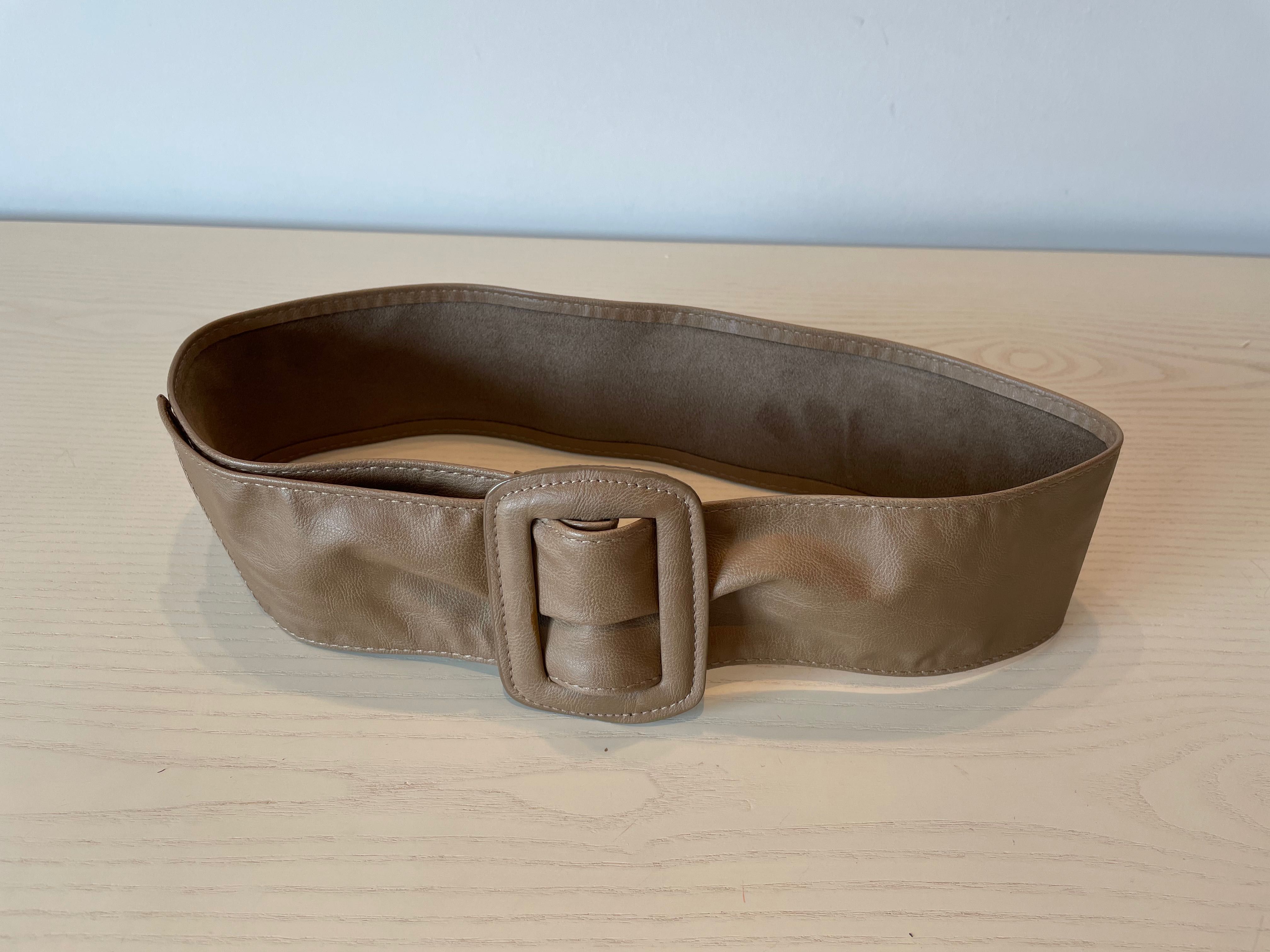 Cintos variados a 12€ cada