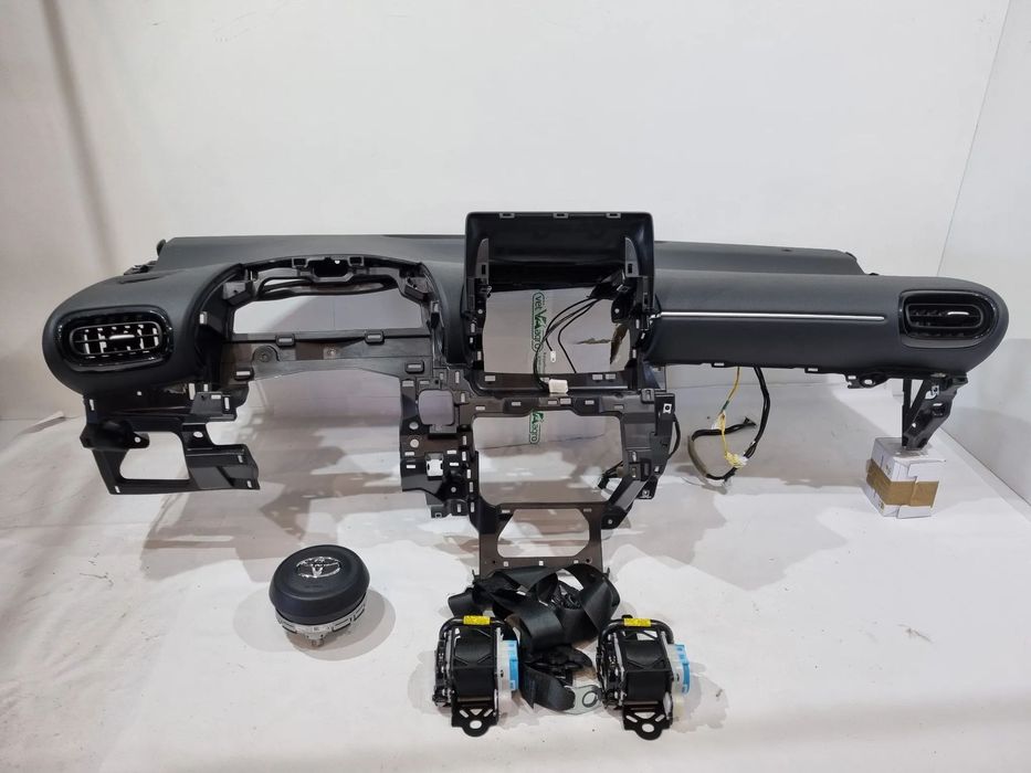 TOYOTA YARIS IV KONSOLA DESKA ROZDZIELCZA KOKPIT AIRBAG KOMPLET ORGINAŁ EUROPA