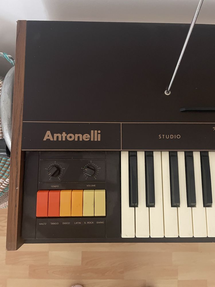 Orgao teclado vintage