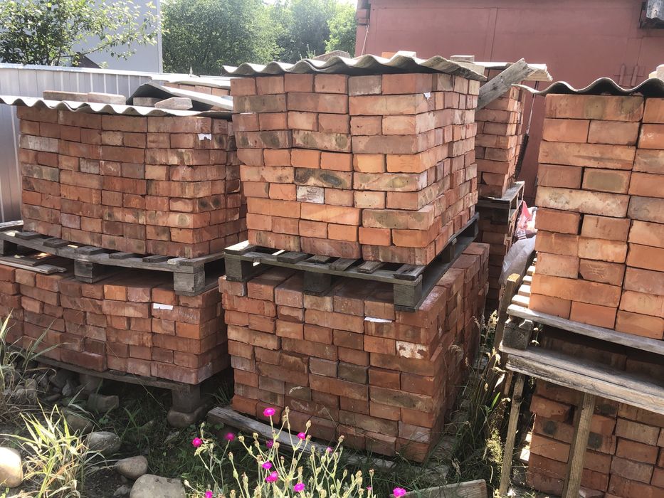 Хороша нова цегла М-150 в ідеальному стані.