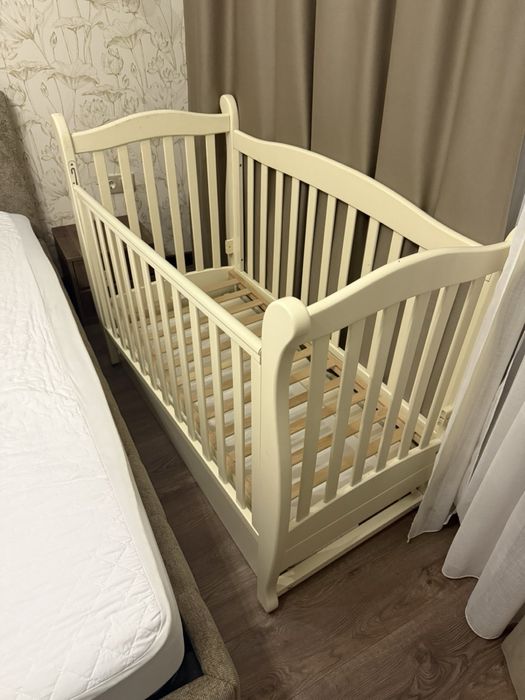 Дитяча кроватка з шухлядами