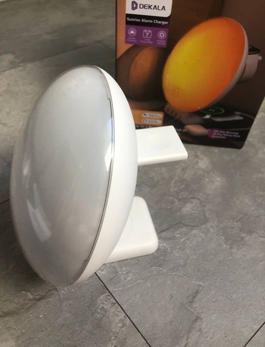 Dekala SRWW-S Настільний годинник будильник із бездротовою зарядною