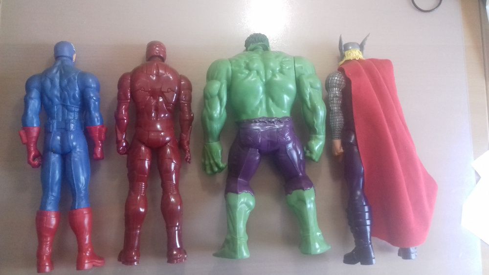4 bonecos Marvel Vingadores - Iron man, Hulk, Capitão América e Thor