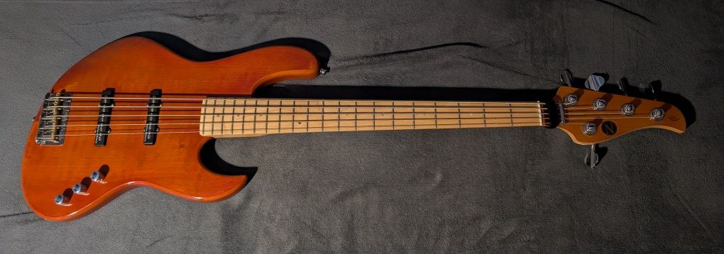 Gitara basowa Nexus 5 str. Sprzedam