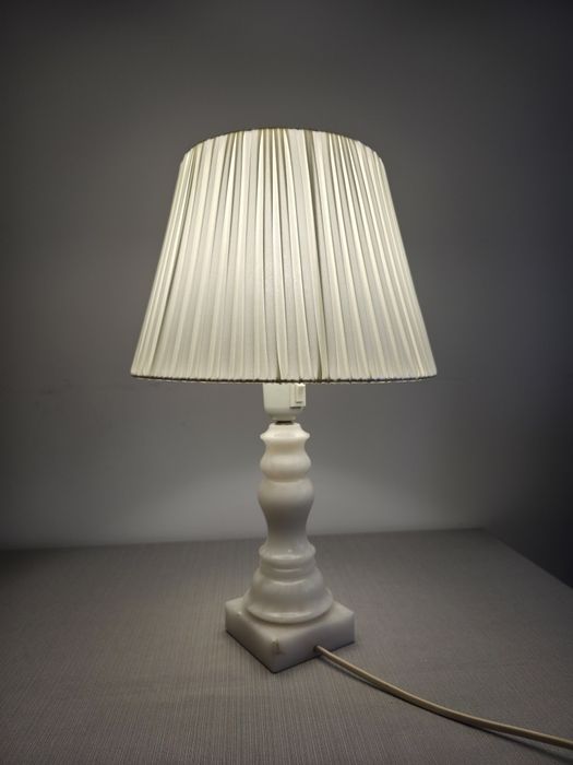 Lampa alabaster z abażurem