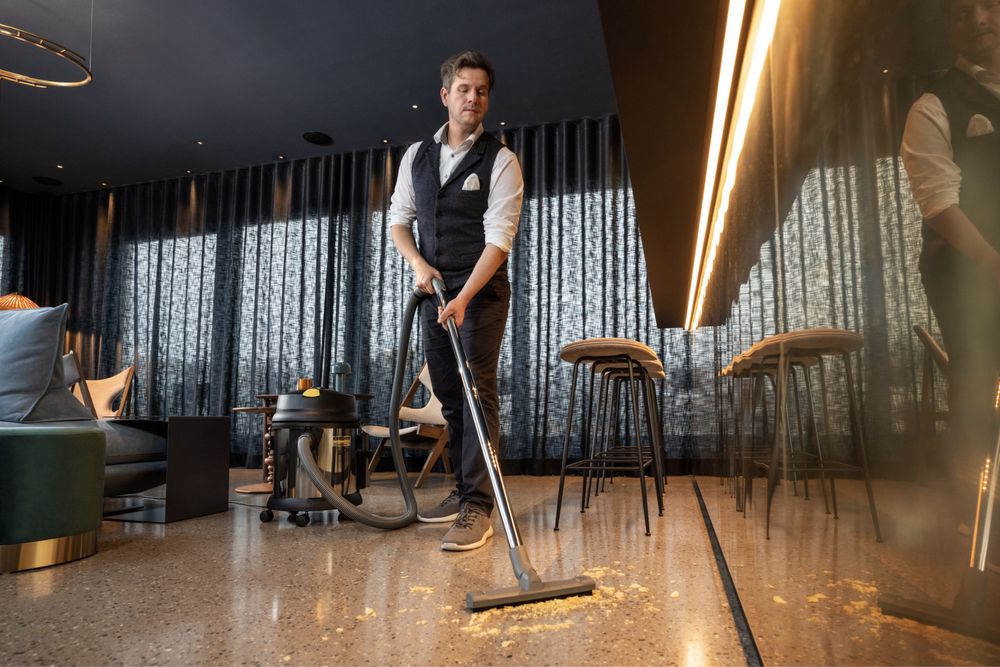 Професійний пилосос KARCHER NT 27/1 ME 1.428-100.0 вологе/сухе
