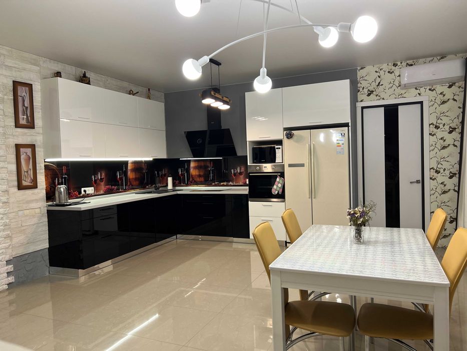 Продам 2-этажный дом в Подгородном, улица Низовая