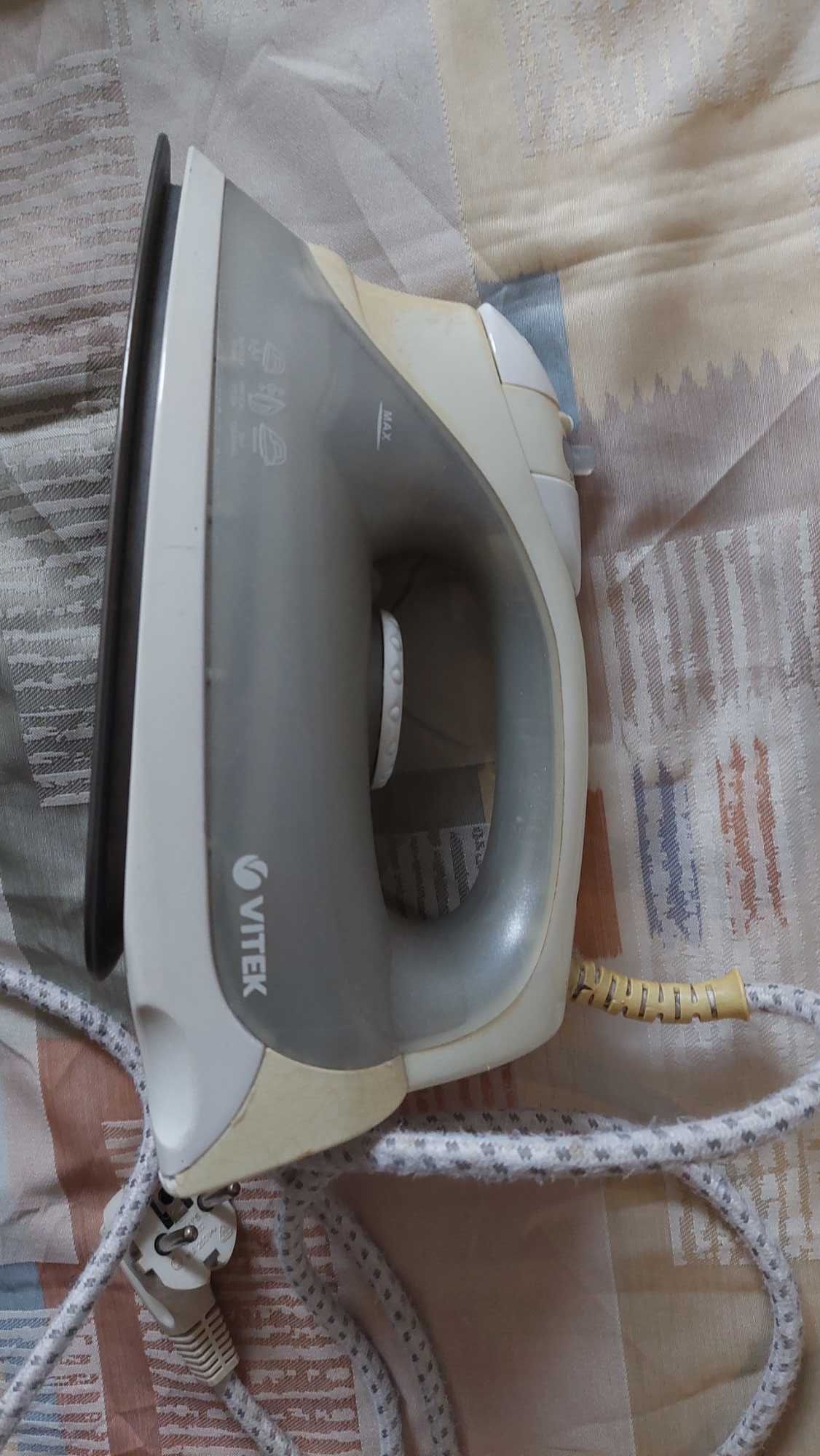 Праска VITEK VT 1217 GY 2400 W з керамічним покриттям