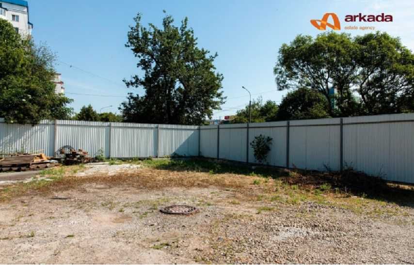 Просторе комерційне приміщення по вул. Євгена Коновальця