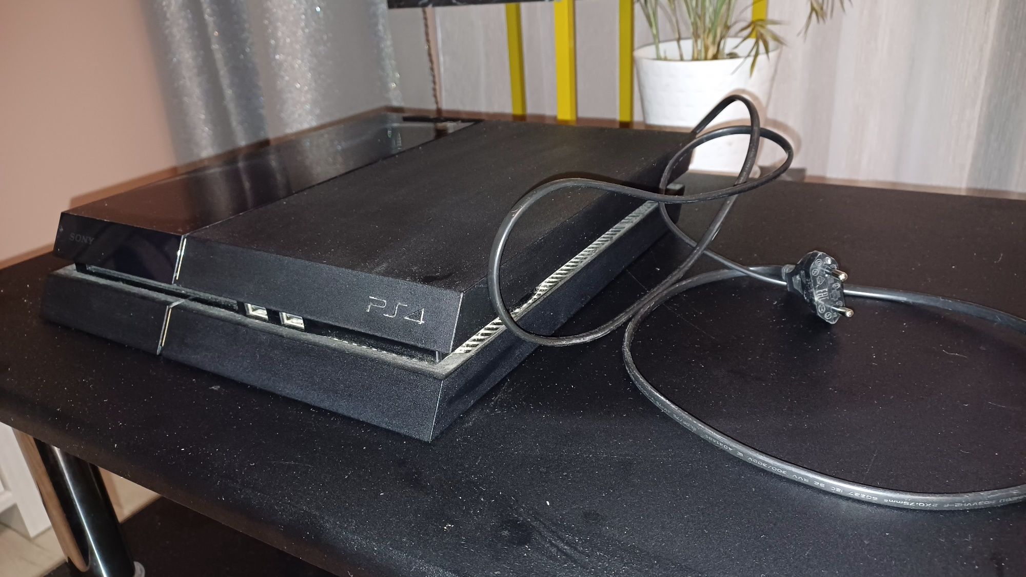 Konsola PS4 - Play Station 4 + Pad