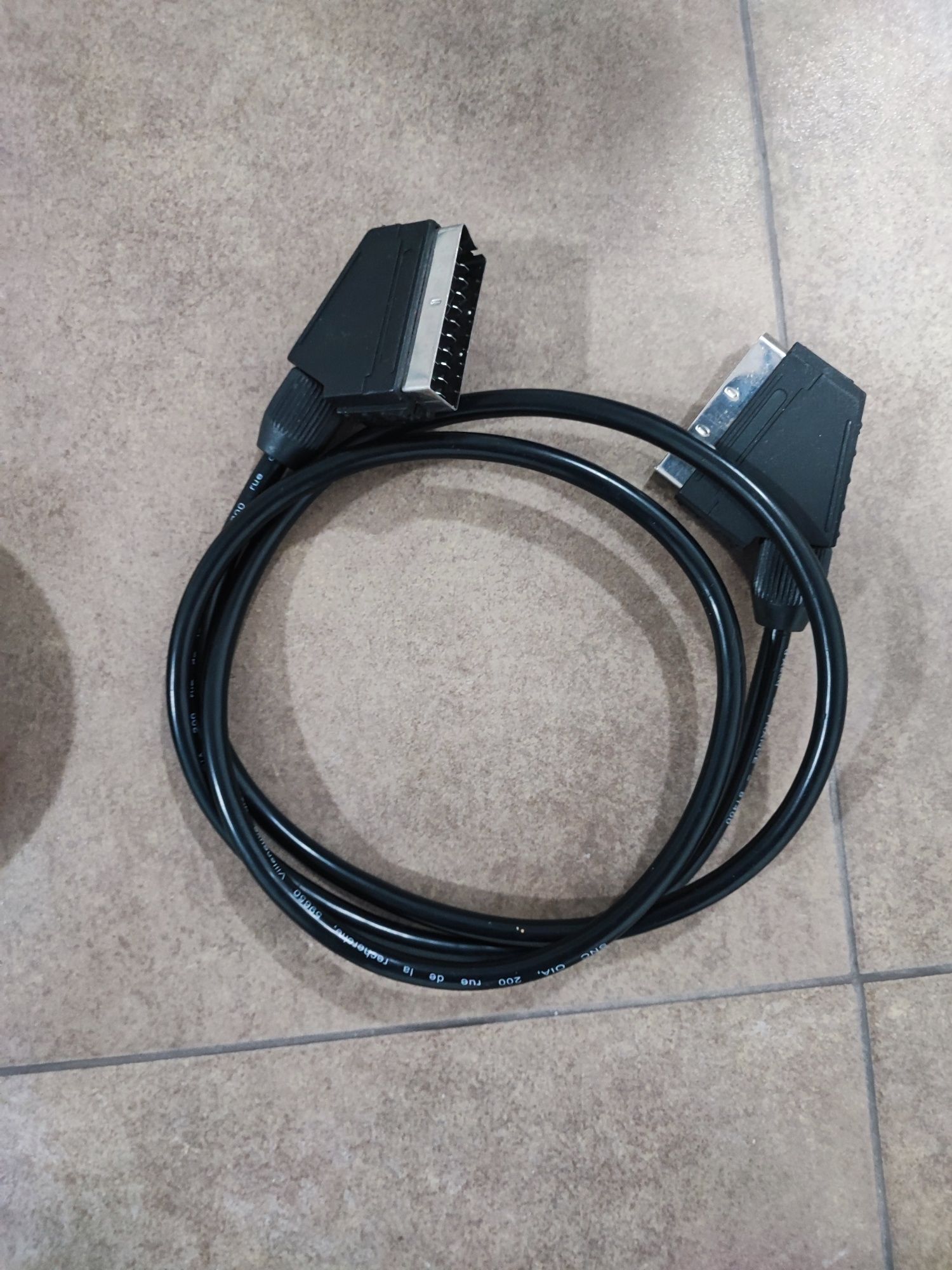 Fios SCART e de alimentação a transformador de pc