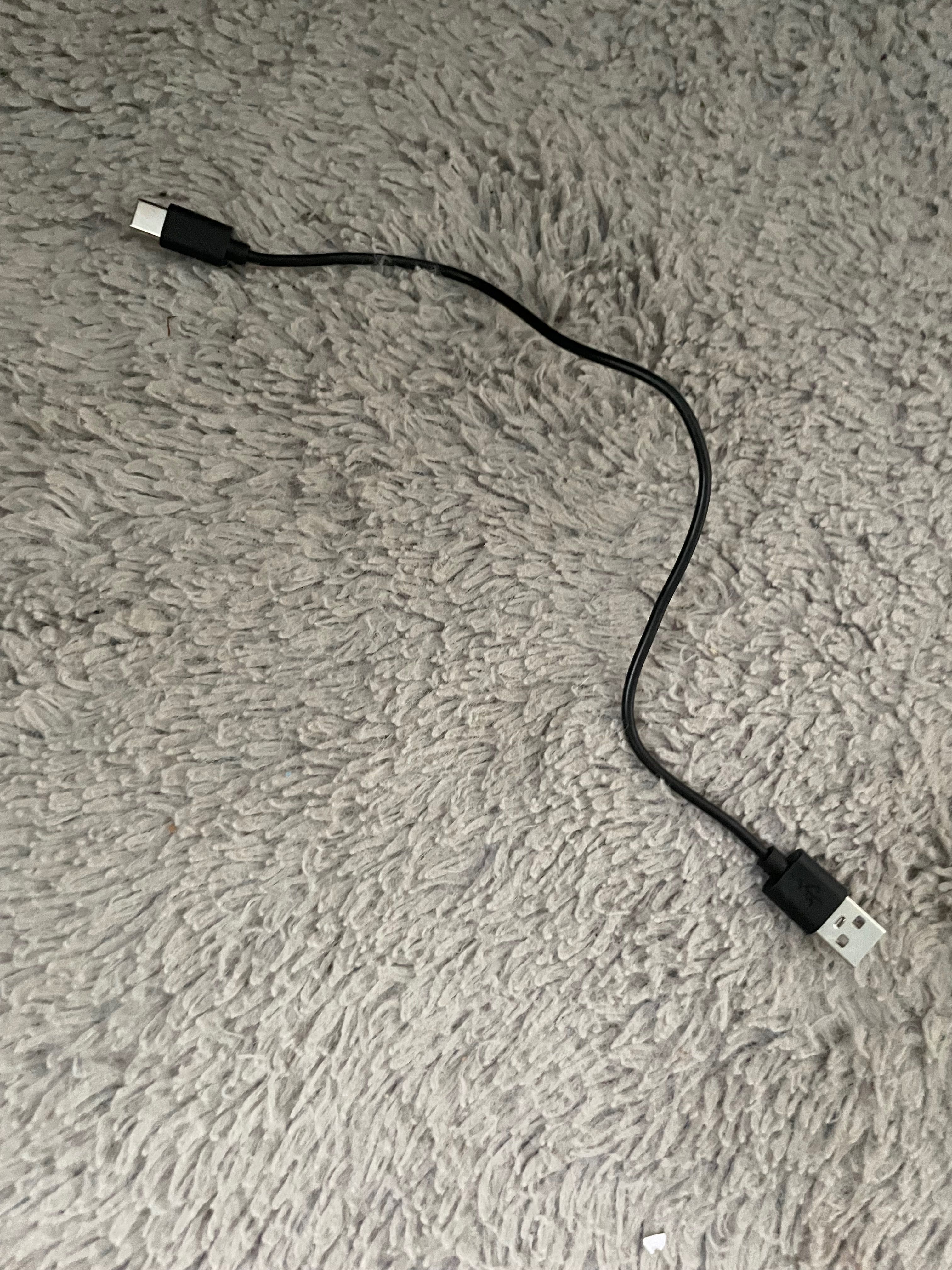 Czarny kabel USB c - USB a ok. 30cm
