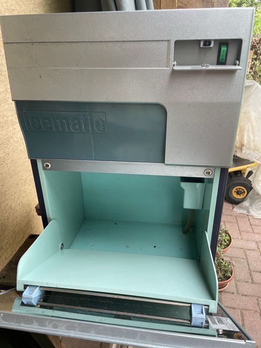 Kostkarka do lodu profrsjonalna duze kule Icematic