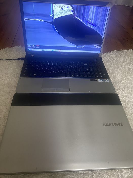 Samsung NP300 ram 8Gb SSD 128Gb дві відеокарти