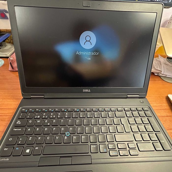 Portátil DELL Latitude 5580 i7 16GB 256GB