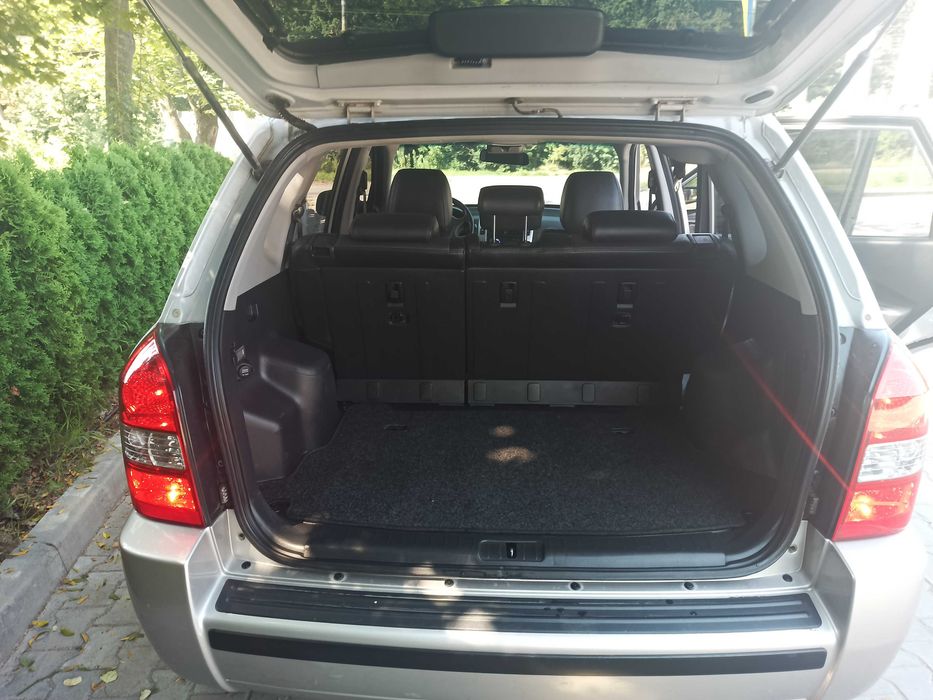 Хюндай Туксон в чудовому  стані, обслужений.