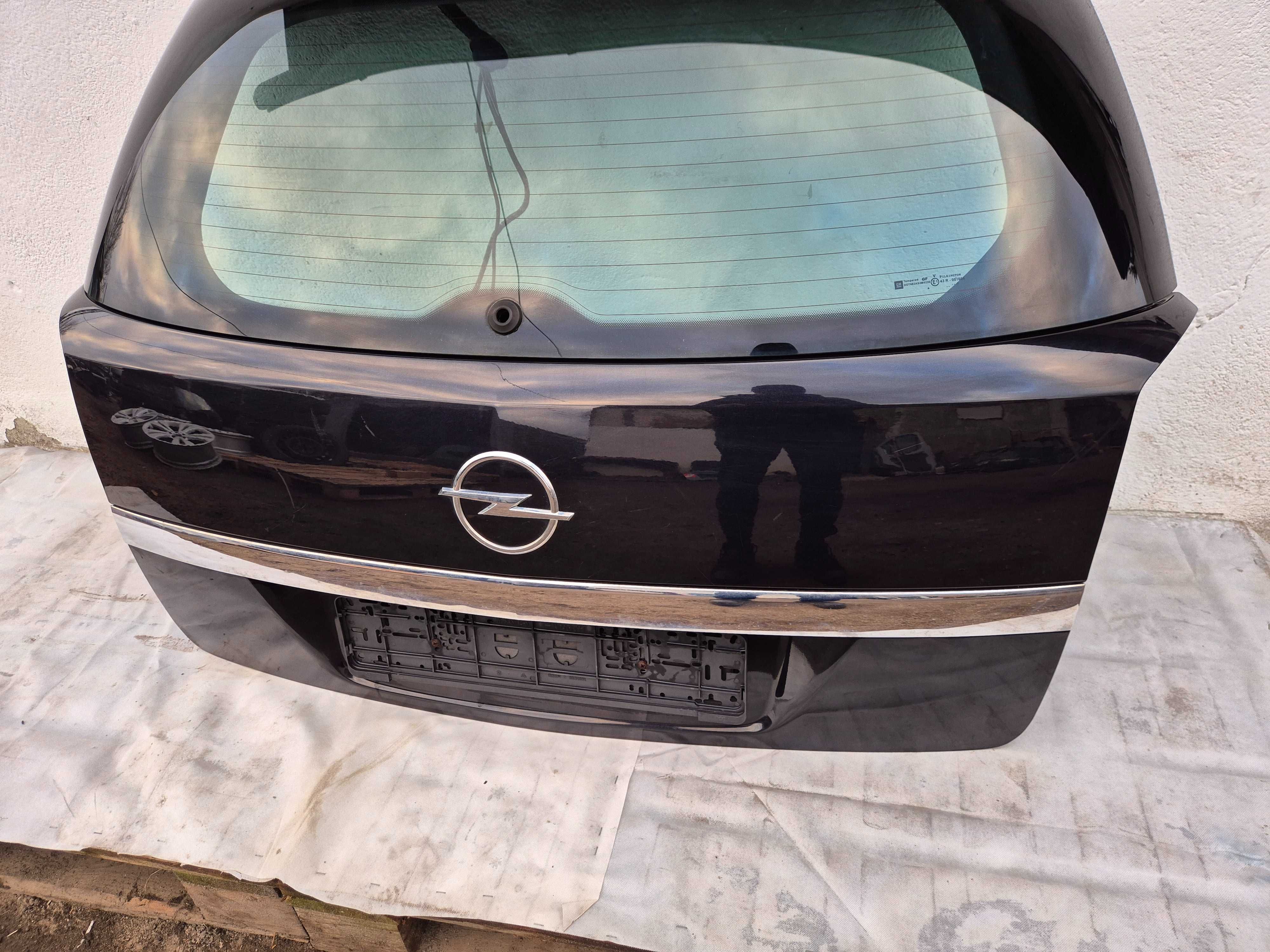 Tylna Tył Klapa Bagażnika Opel Astra III H Kombi Z20R CZARNA 04-14r