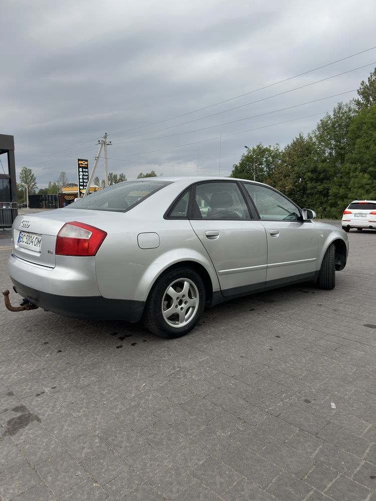Продам Ауді А4 Б6 2002 року 1.6 двигун.