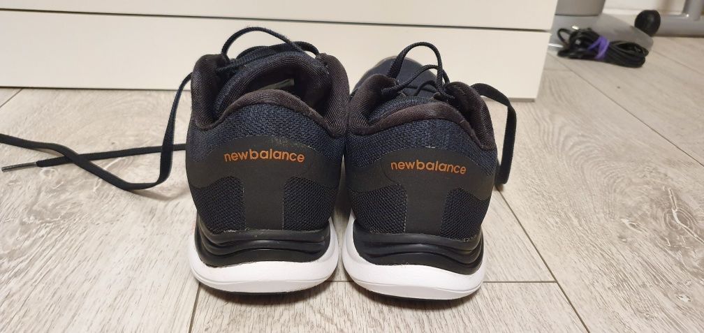 Buty damskie NEW BALANCE  WX715v3 rozmiar 39 wkładka 25cm stan na foto