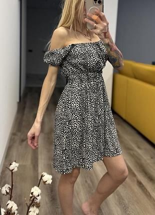 Гарна сукня жіноча