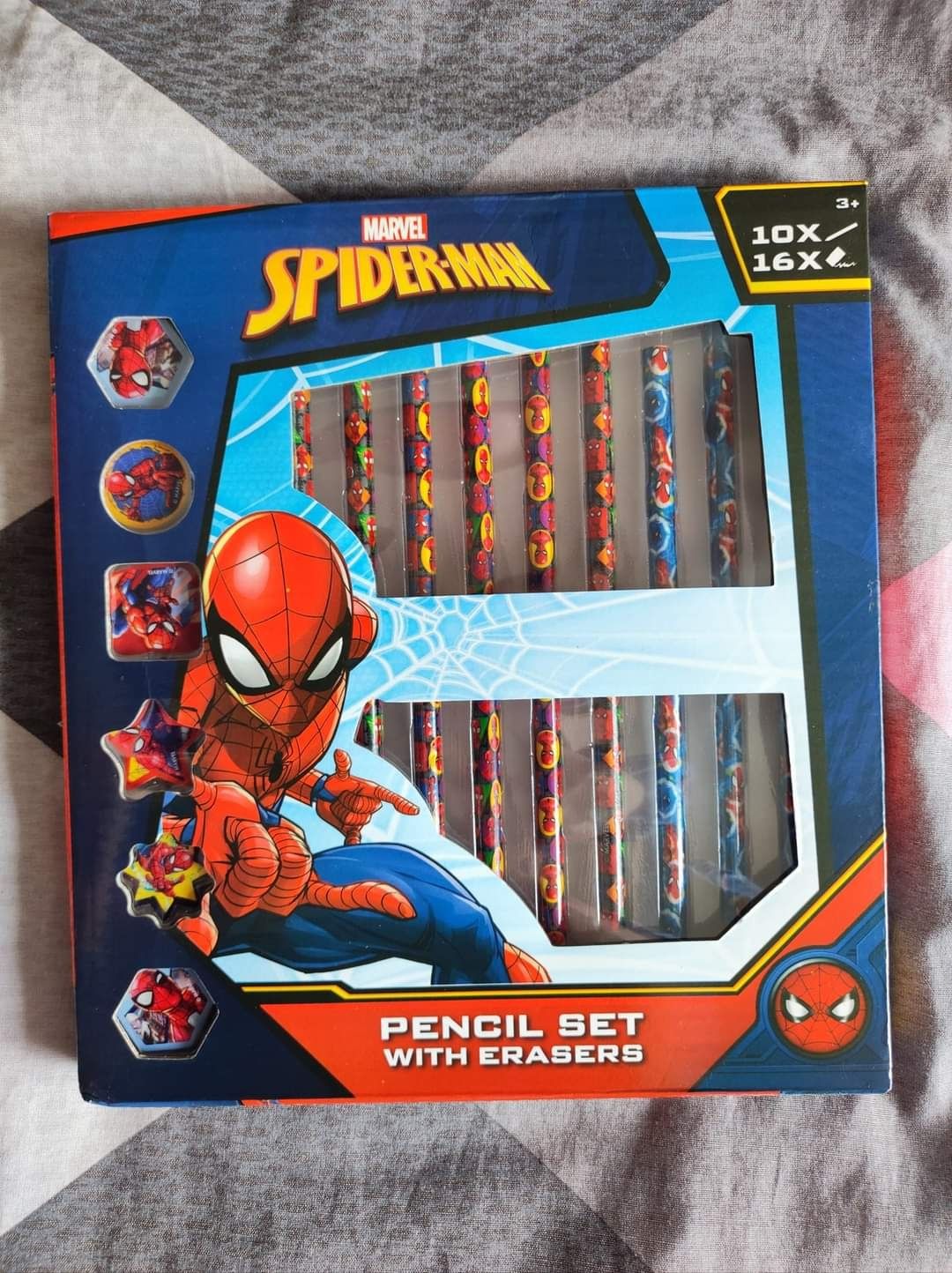 Zestaw kredek i ołówków z gumkami Spiderman