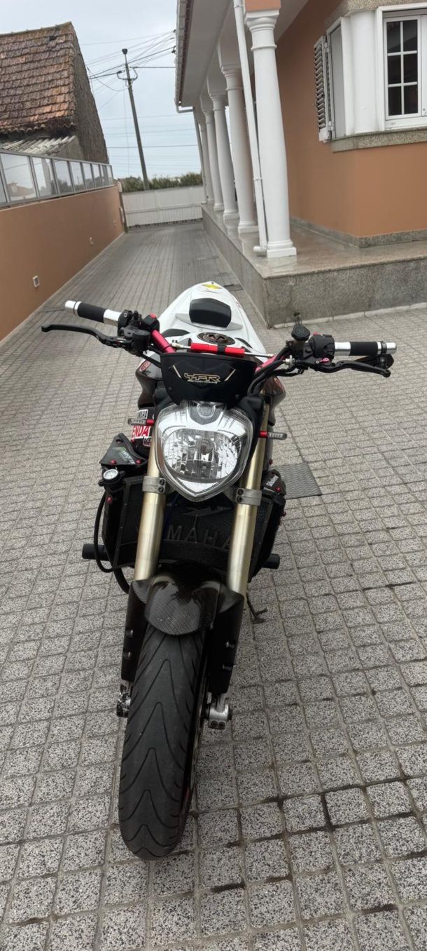 Yamaha R1 rn12 2005