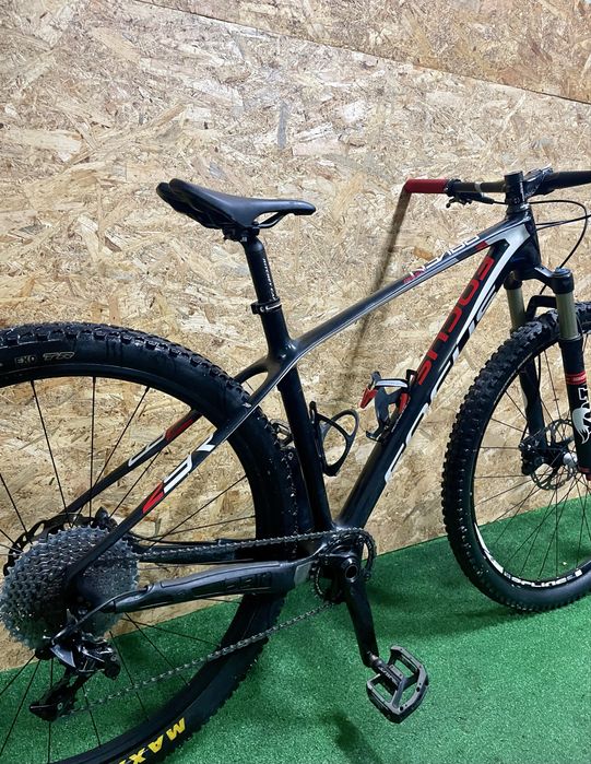 Bicicleta FOCUS Raven carbono roda 29