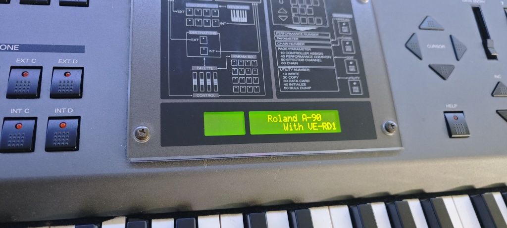 Teclado Roland a90 ex com banco e monitores incluidos