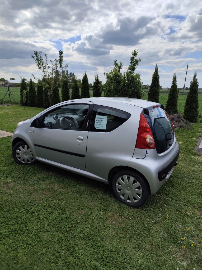 Sprzedam Peugeot 107 1.0 benzyna mały przebieg