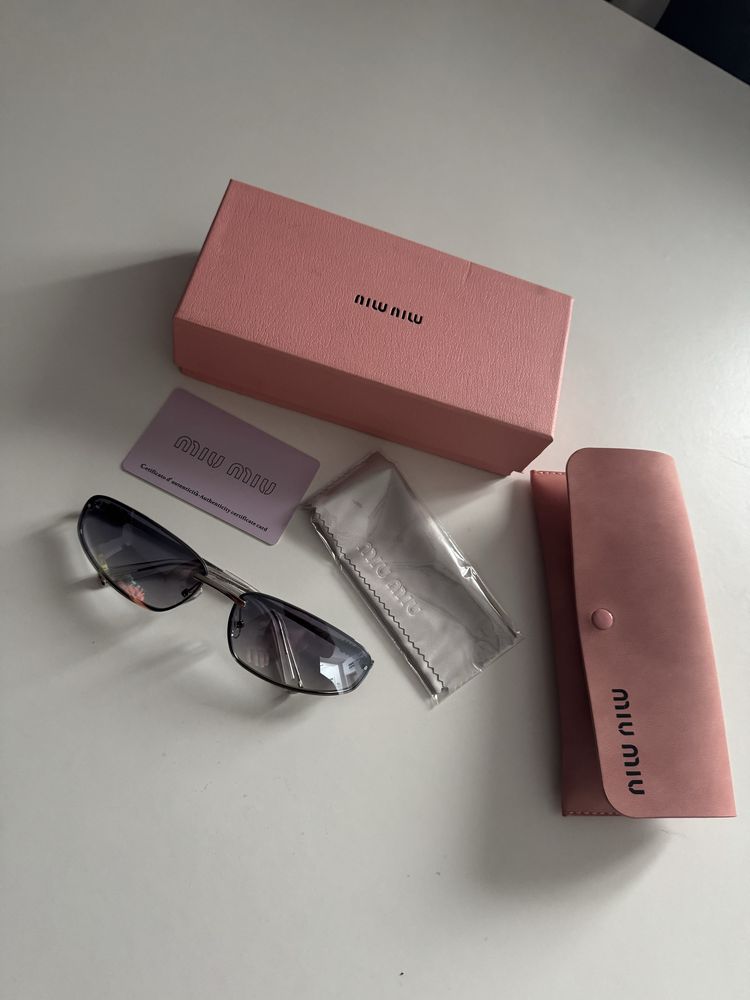 Okulary przeciwslonecze miu miu