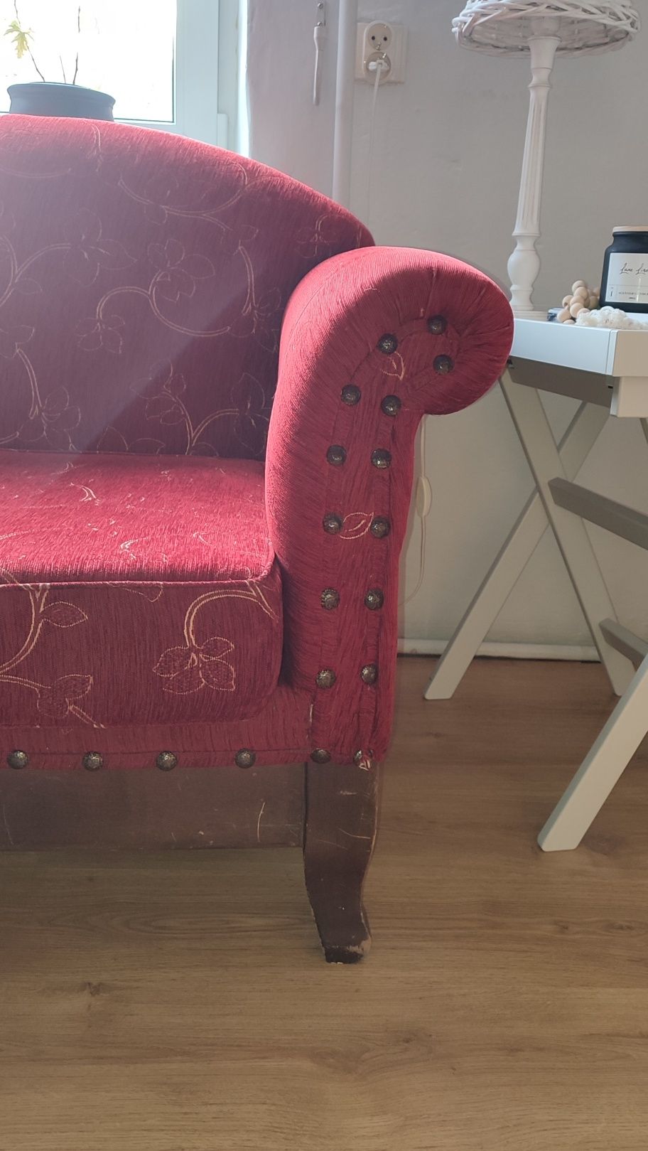 Czerwona sofa kanapa chesterfield