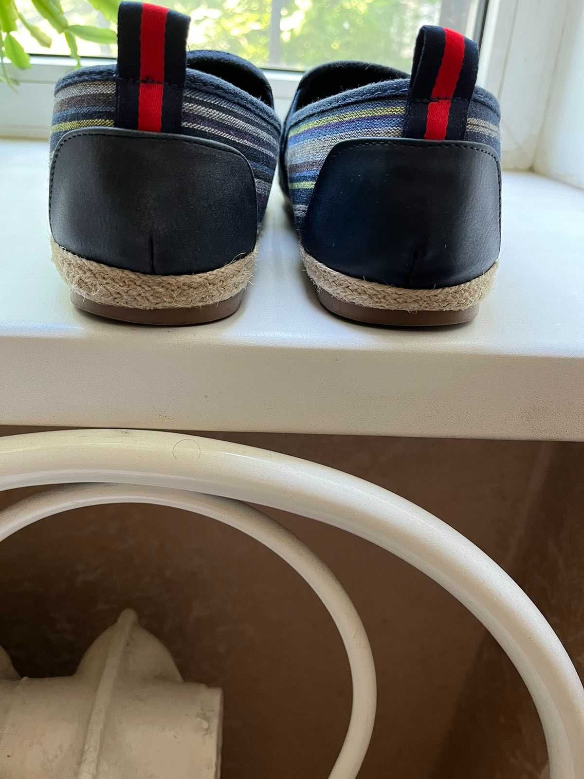Продам мокасины , кеды.