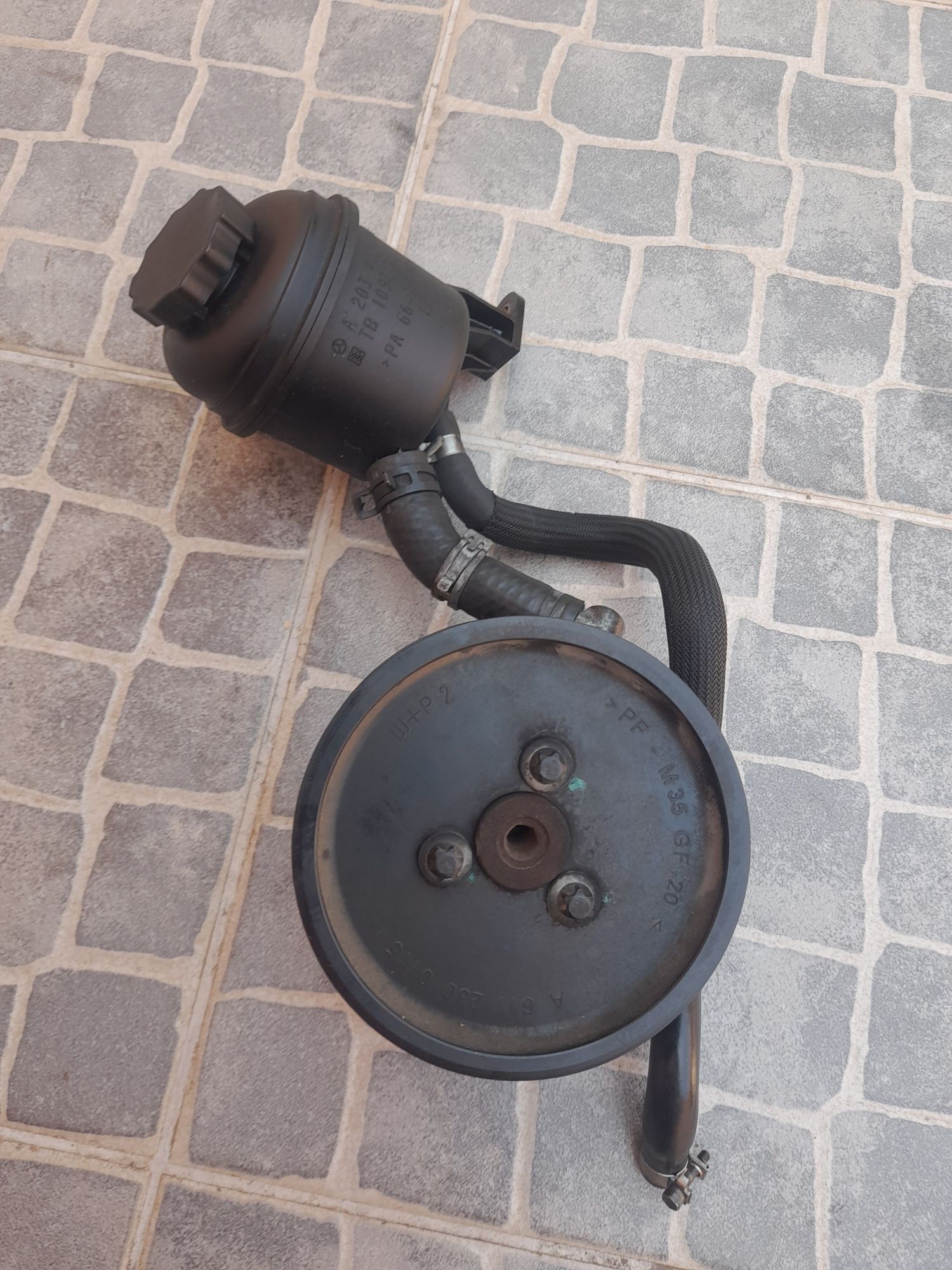 Bomba direçao Mercedes