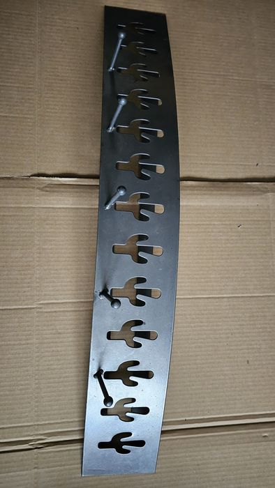 Wieszak solidny metalowy na ścianę na ubrania 76.5cm
