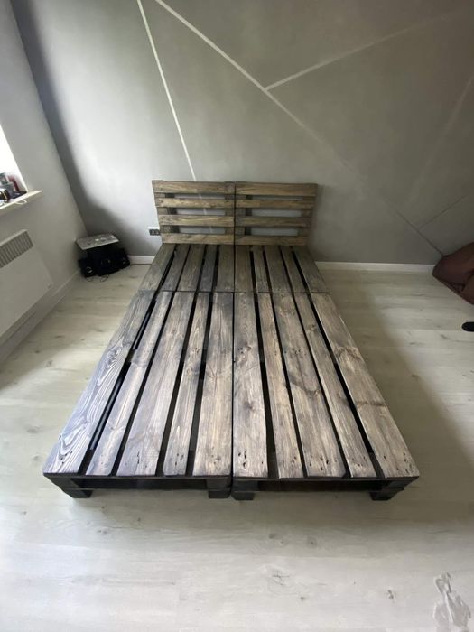 Ліжко з піддонів. Меблі з піддонів. Диван з піддонів