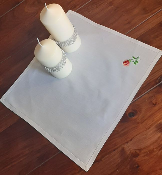 Serwetka vintage ręcznie wyszywana