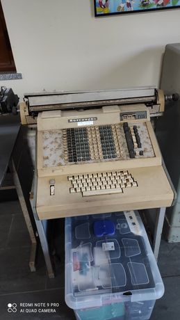 Máquina escrever calcular antiga
