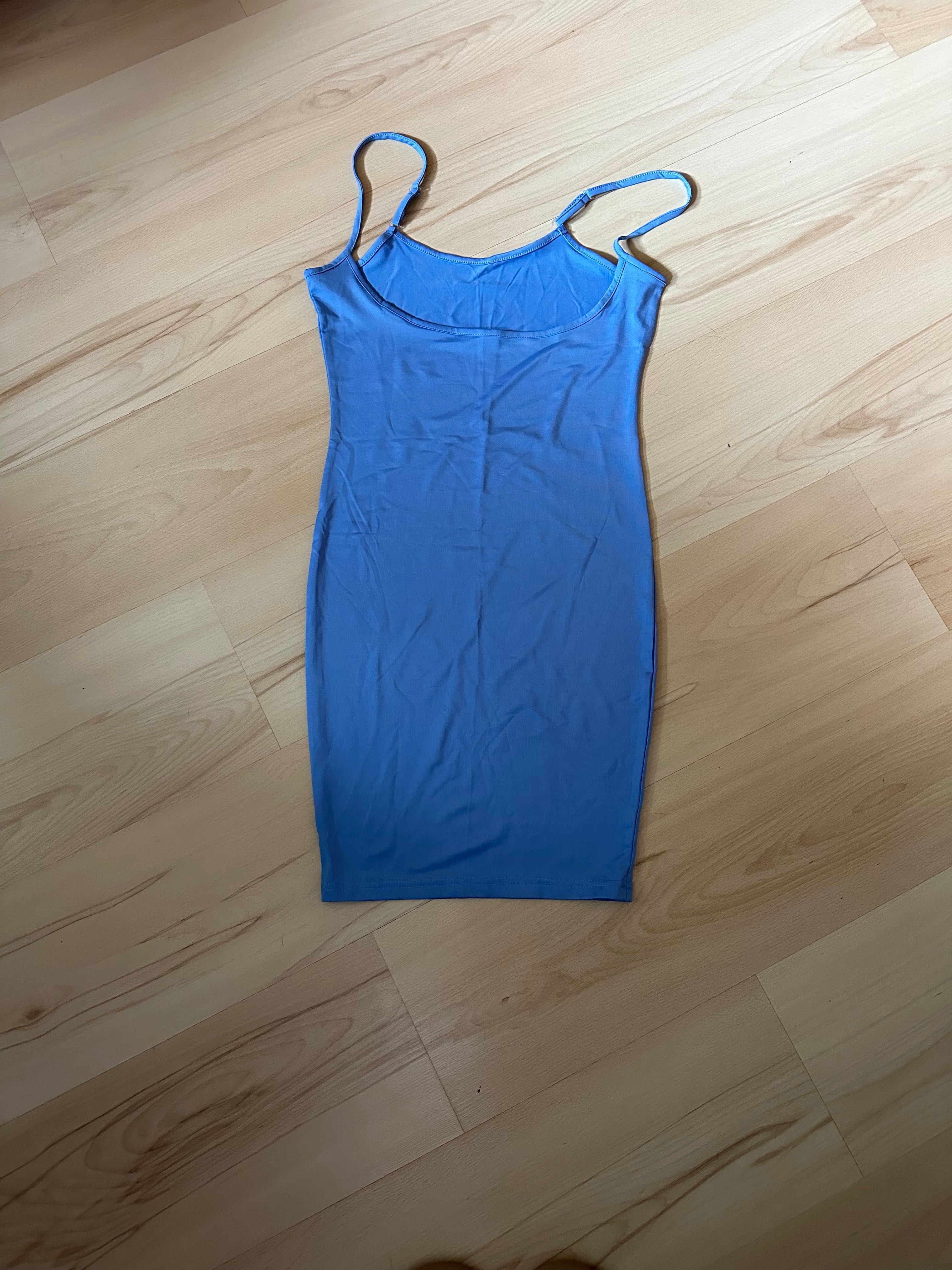 Sukienka letnia niebieski błękit z halka Avon