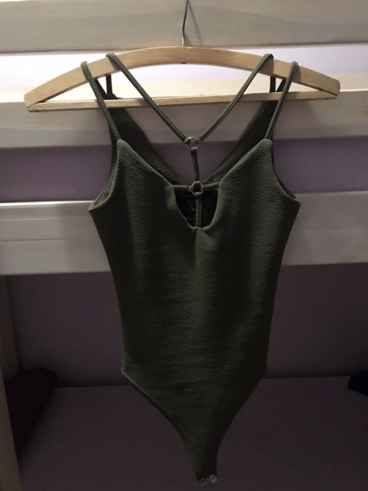 Body w kolorze khaki