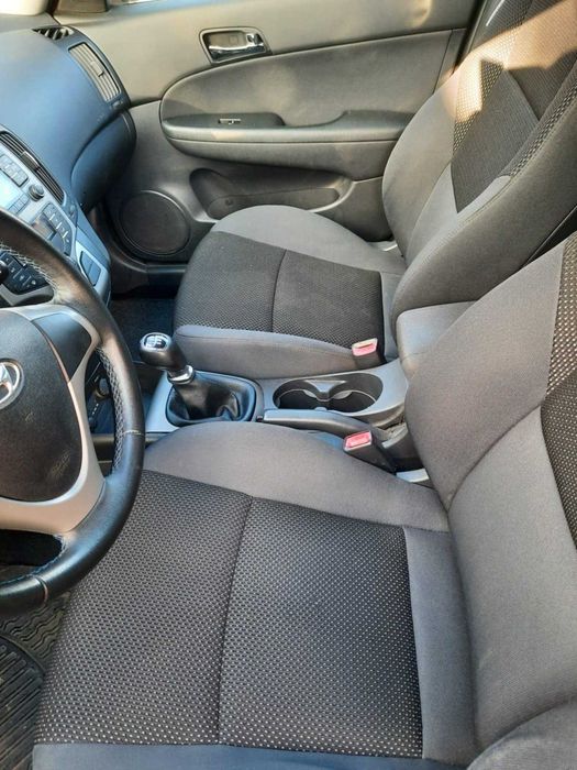 Samochód Hyundai i30cw sprzedam.