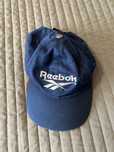Chapéu Reebok.