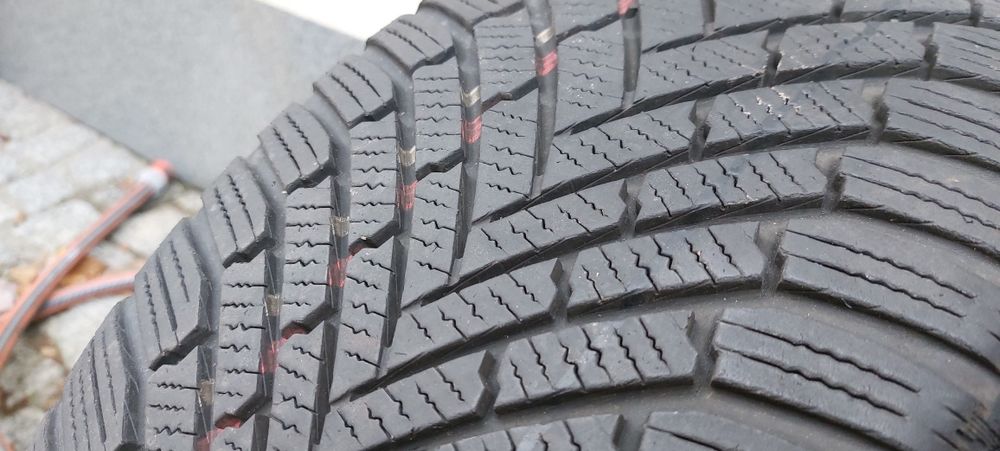 Opony zimowe Winter contact TS 860 225/50 R17 H XL