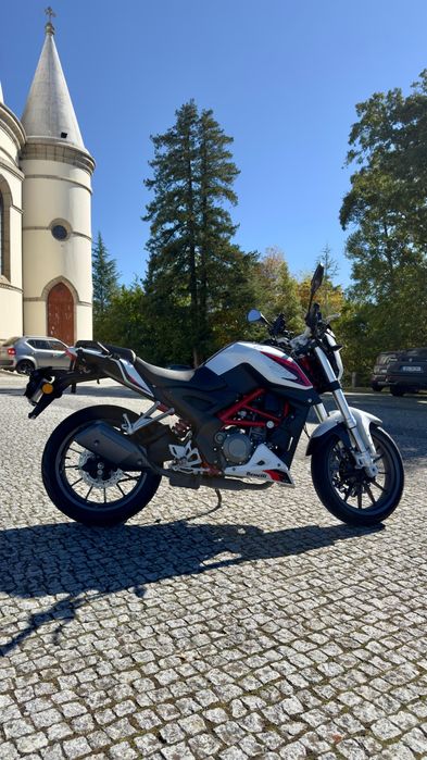Vendo mota Benelli BN 251 de 2019, 249cc, em muito bom estado.