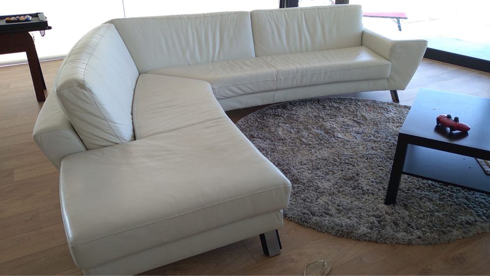 Sofa branco em pele sintetica com chaise lounge