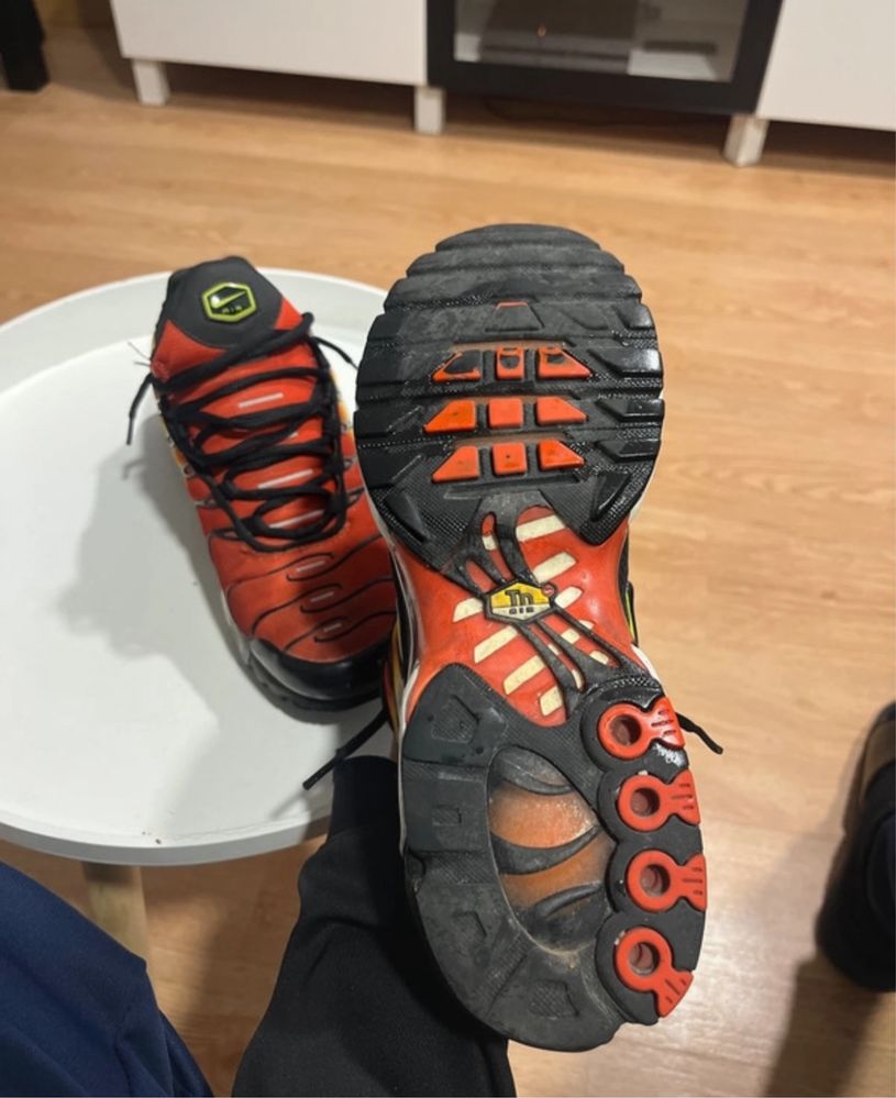 Ténis Nike Tn laranja