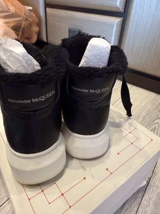 Продам брендові ботінки