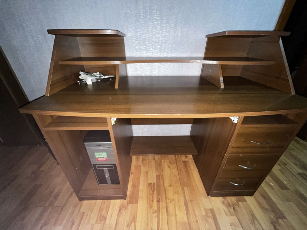 Стол компьютерный-офисный