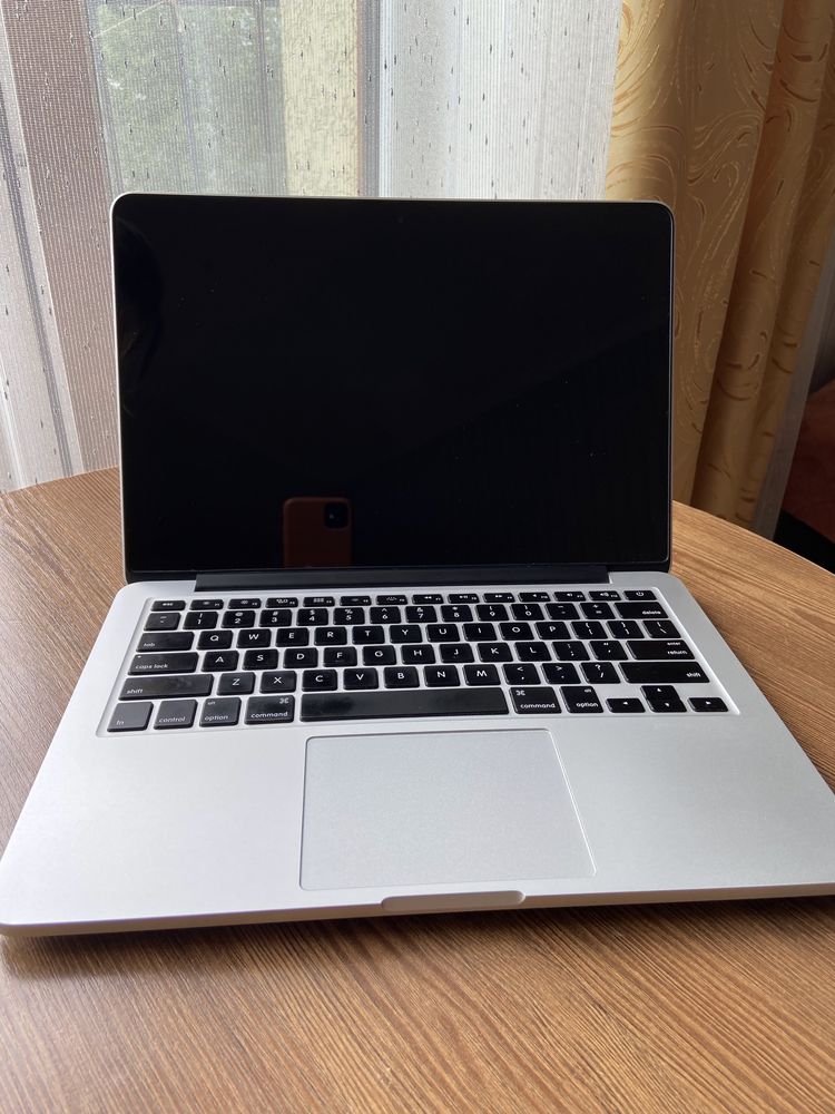 MacBook Pro 13’ 2015 (i7, 16gb, 1tb).