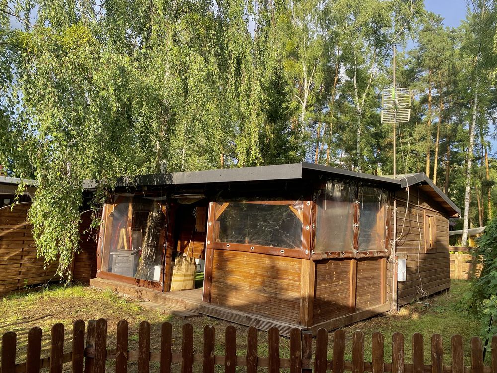 Domek letniskowy z tarasem na jeziorem