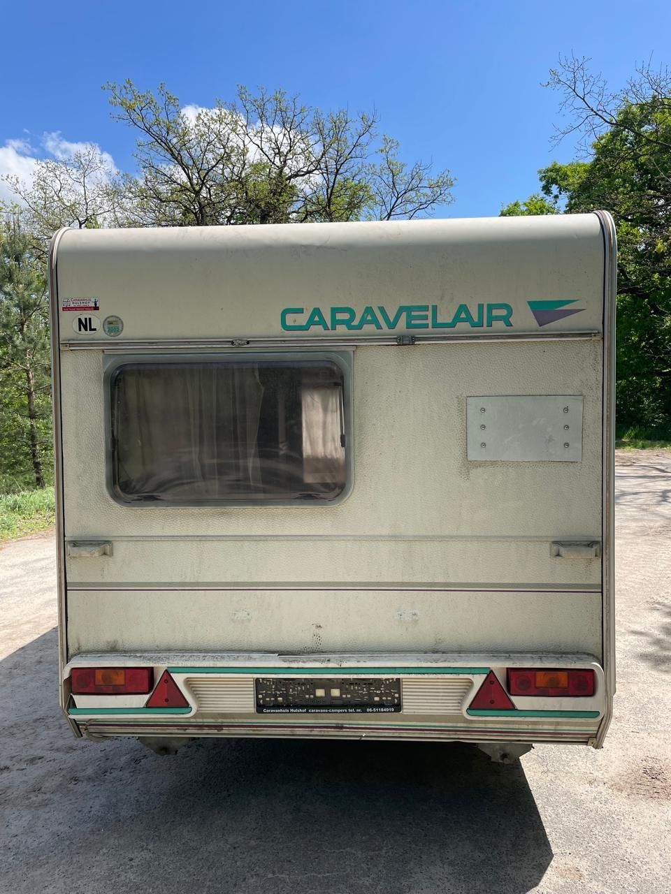 Причеп дача на колесах Caravelair B 4001